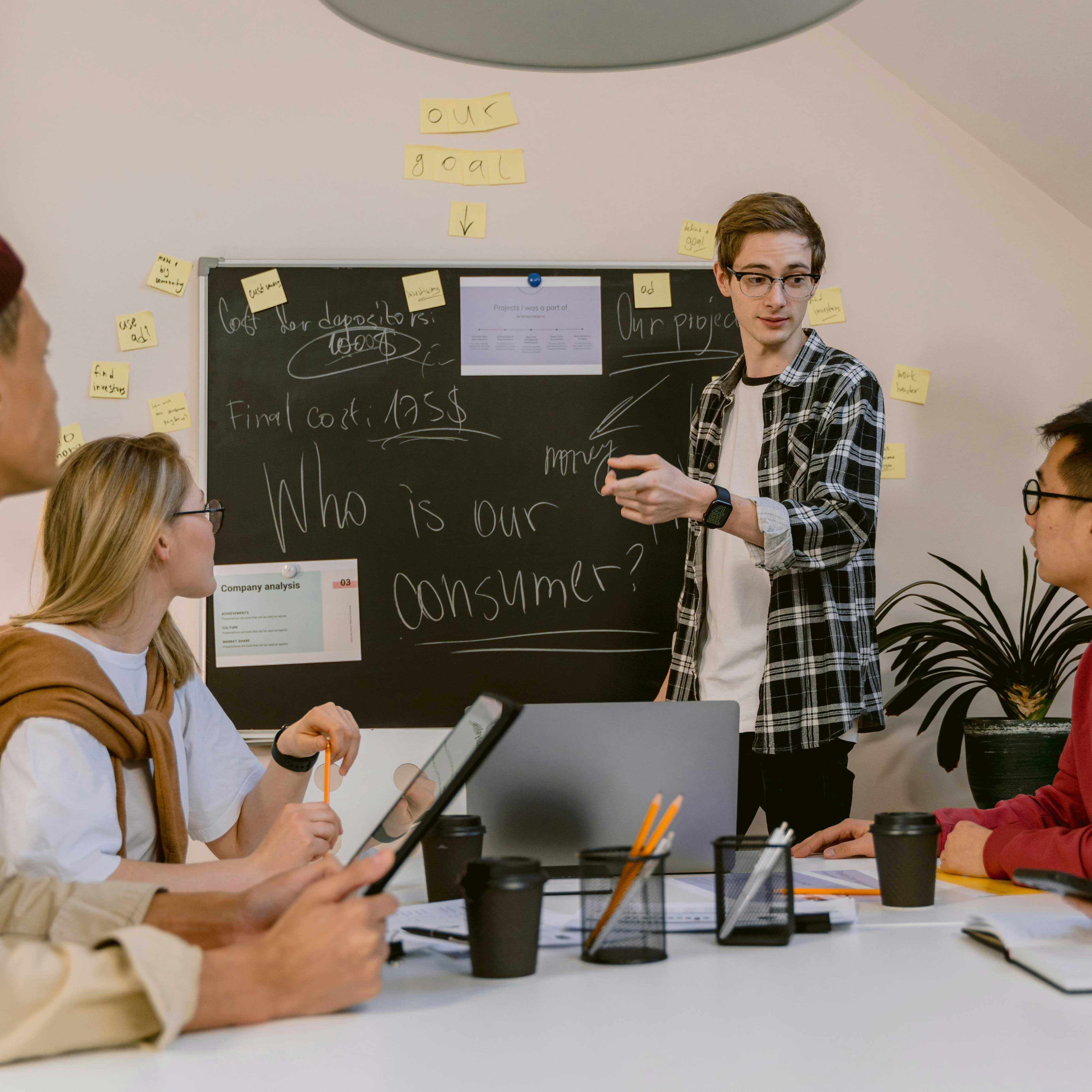 6 Factors to Consider Before Building a Mobile App for Your Customers